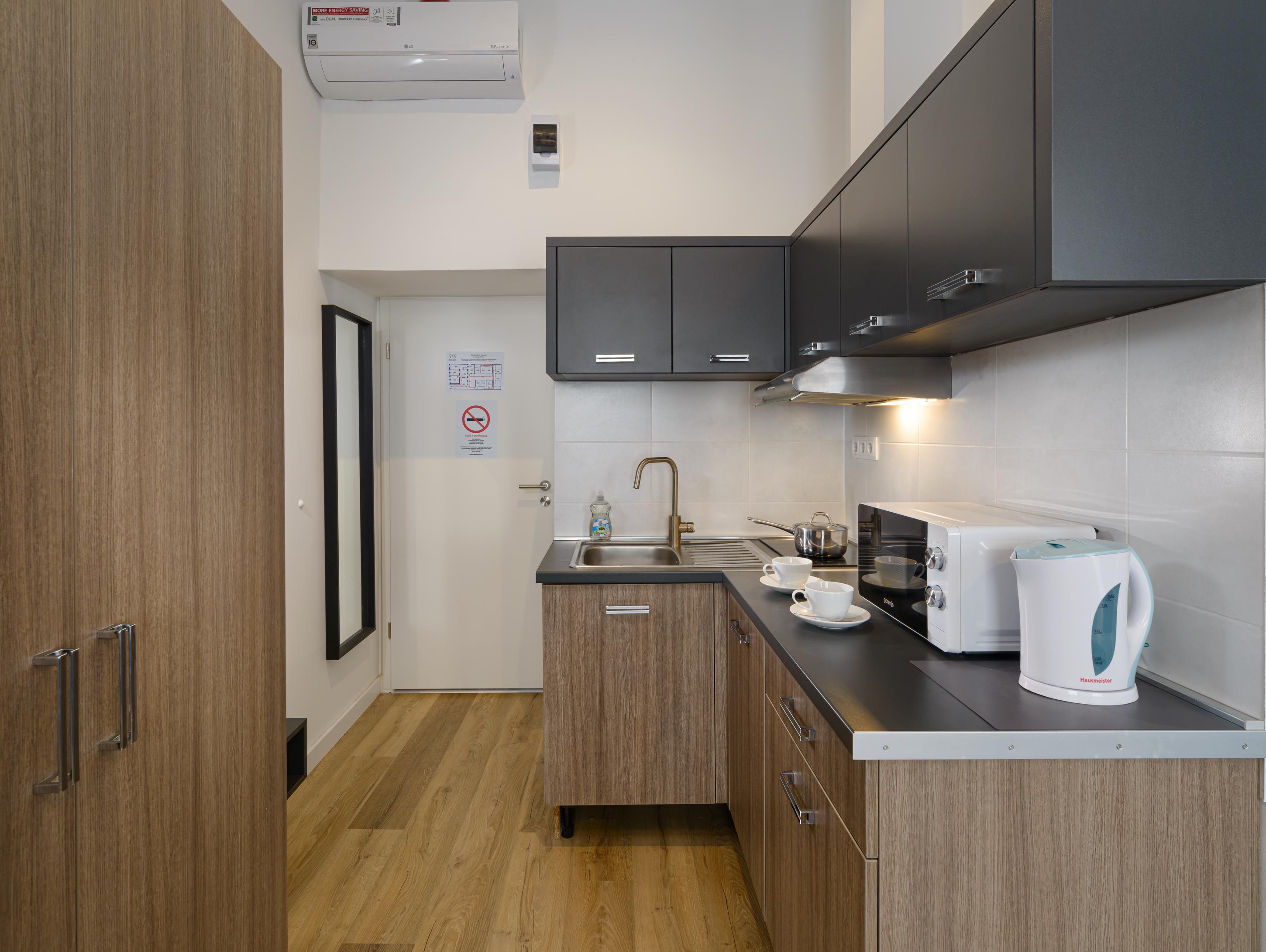 Res City Residence Hotel Будапеща Екстериор снимка