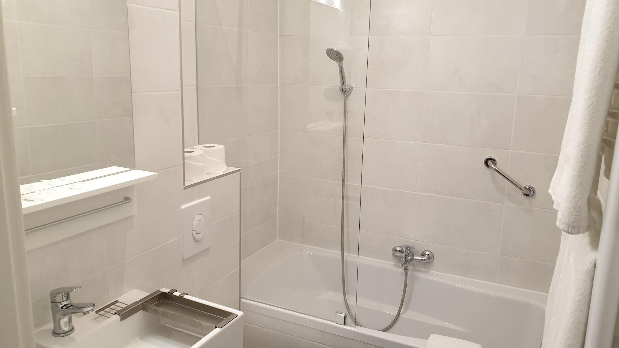 Res City Residence Hotel Будапеща Екстериор снимка