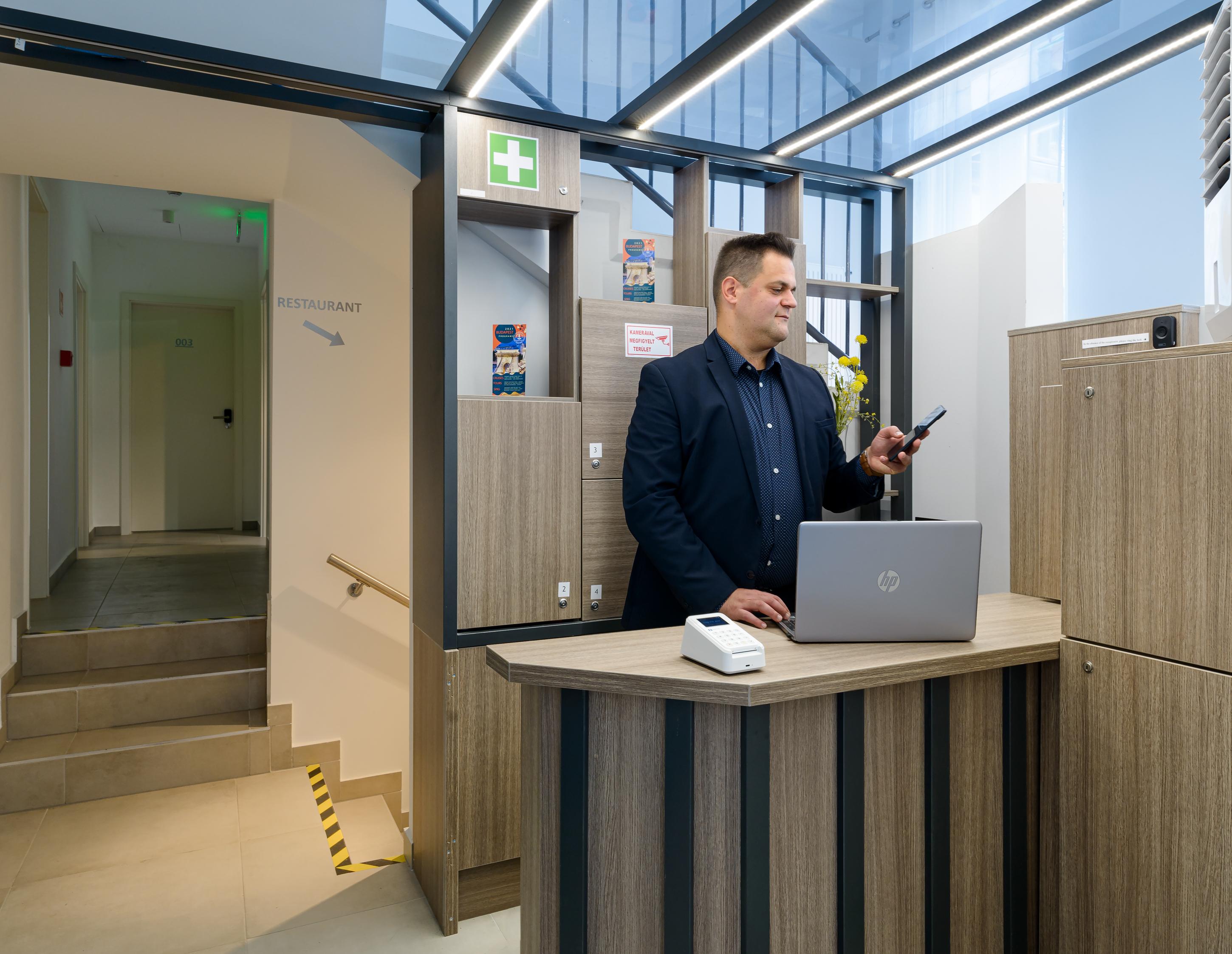 Res City Residence Hotel Будапеща Екстериор снимка