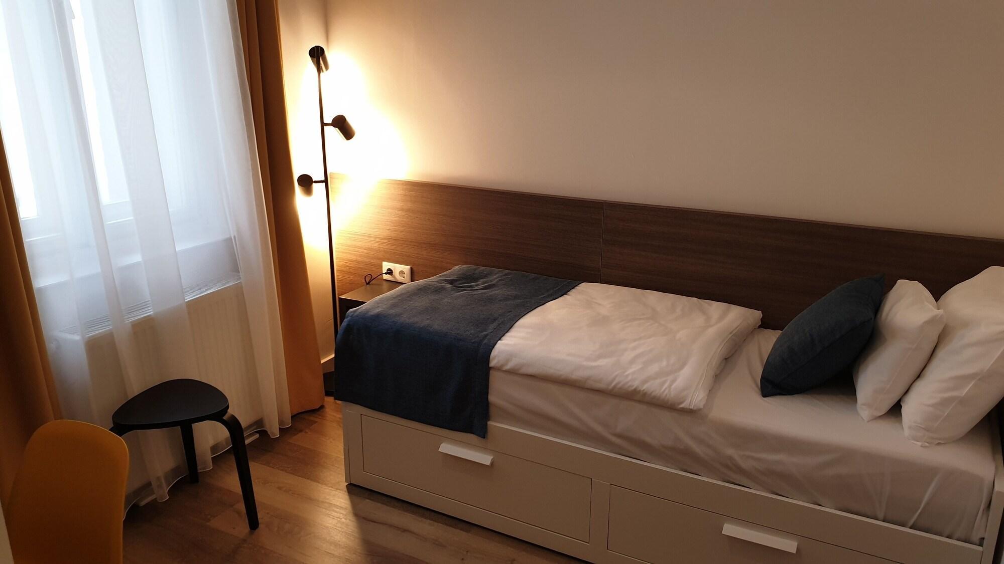 Res City Residence Hotel Будапеща Екстериор снимка