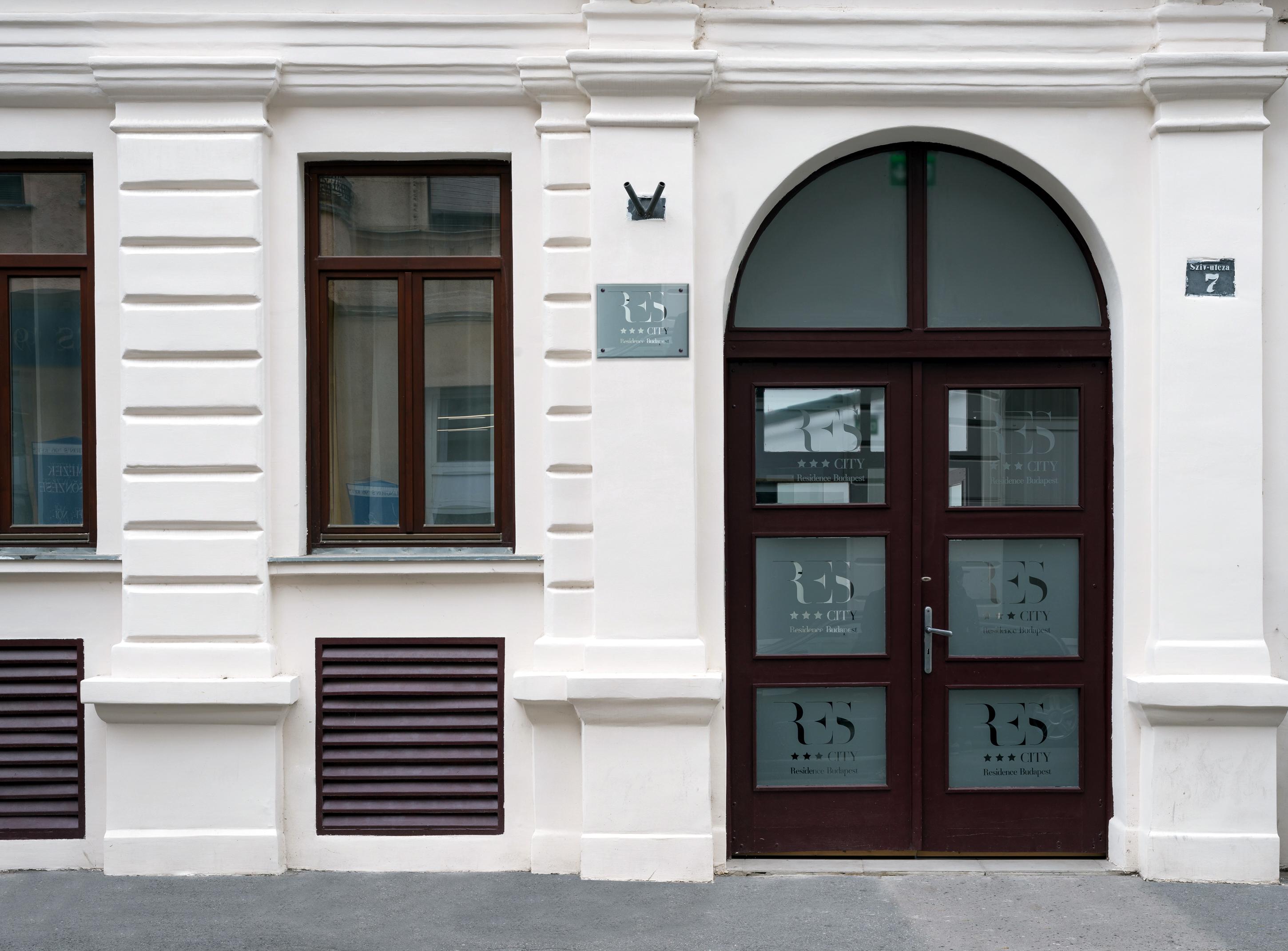 Res City Residence Hotel Будапеща Екстериор снимка