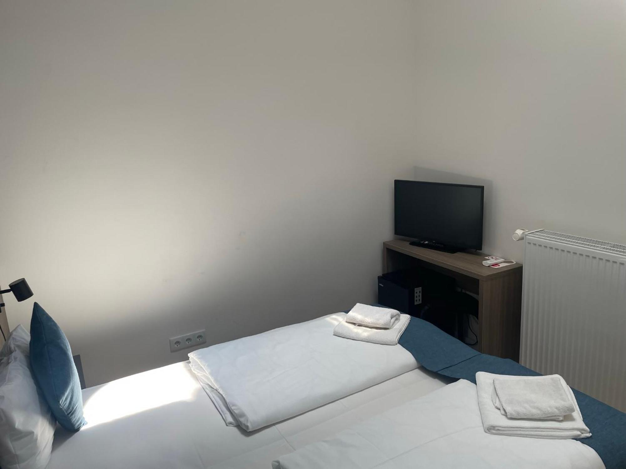Res City Residence Hotel Будапеща Екстериор снимка